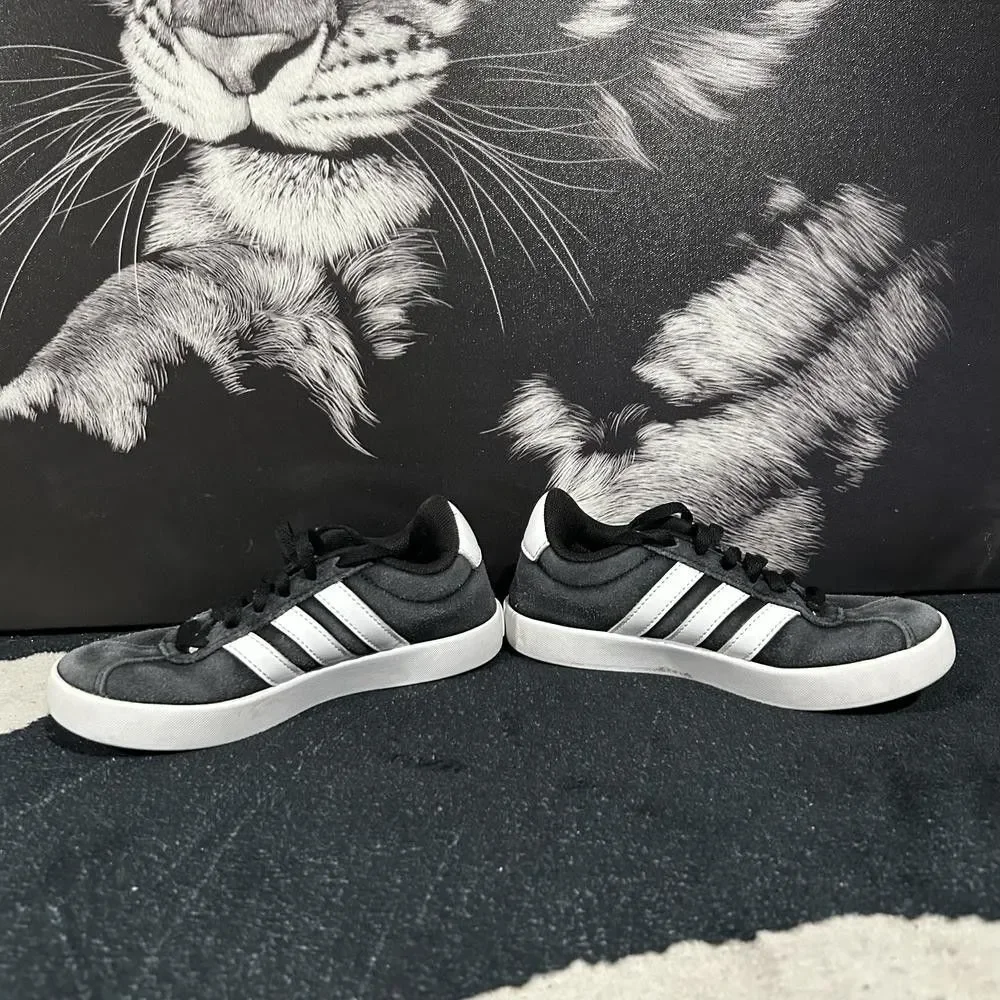 Adidas VL Court 3.0 ID6313 Athletic Sneaker Shoe Kids 12K Suede Casual Cushioned